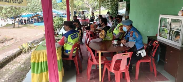 pengunjung_pemandian_batu_nongol_sipispis_padat_polisi_tetap_jaga_dan_pantau_anak_anak