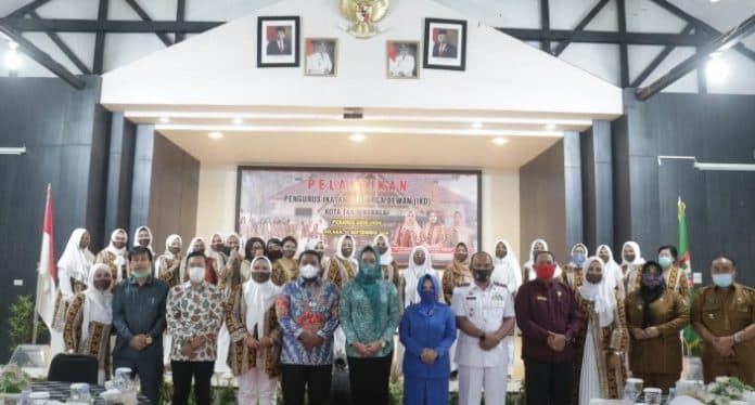 pengurus_ikatan_keluarga_dewan_kota_tanjungbalai_periode_2019_2024_dikukuhkan