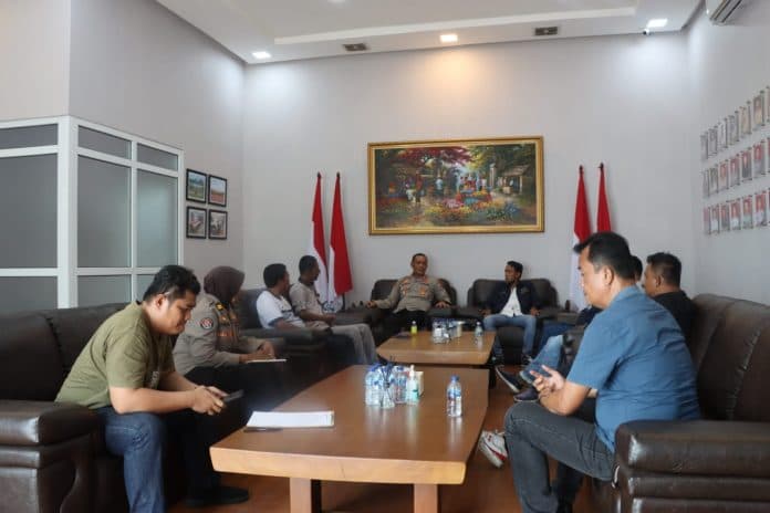 pengurus_pwi_asahan_bersilaturahmi_dengan_kapolres