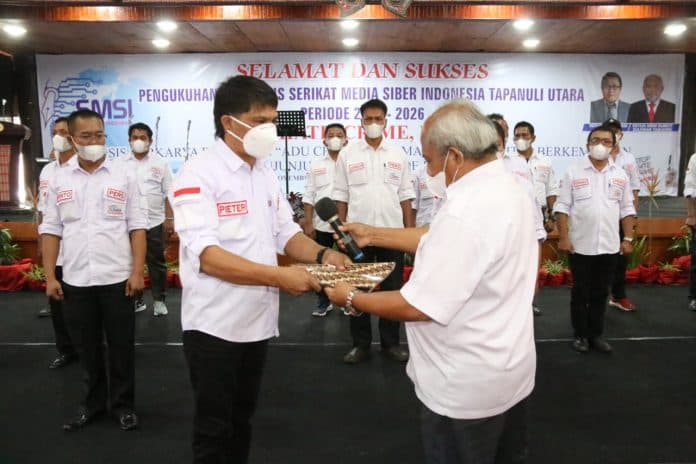 pengurus_smsi_taput_dilantik_jurnalis_harus_taat_kode_etik