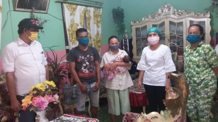 pengusaha_bantu_bayi_simanjuntak_terlahir_tanpa_anus