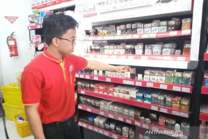 pengusaha_dan_petani_minta_presiden_hapus_radius_jualan_rokok_ke_sekolah