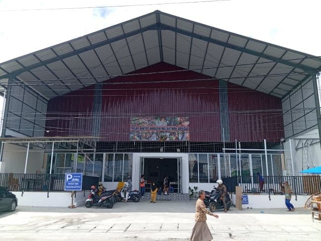 pengusaha_pasar_rakyat_melanthon_siregar_tak_hadiri_panggilan_satpol_pp