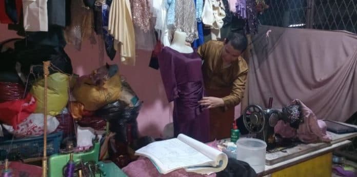 penjahit_atta_riaman_berawal_dari_passion_menjadi_sumber_pendapatan