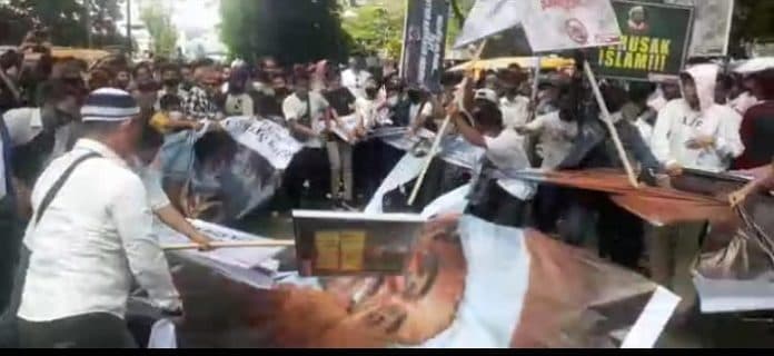 penolakan_rizieq_shihab_ke_medan_terus_terjadi_kali_ini_giliran_gp_nkri