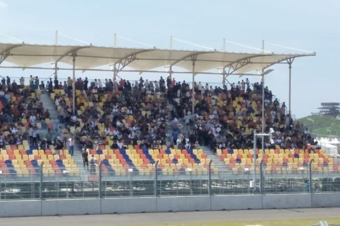 penonton_mulai_padati_final_race_wsbk_mandalika_2022