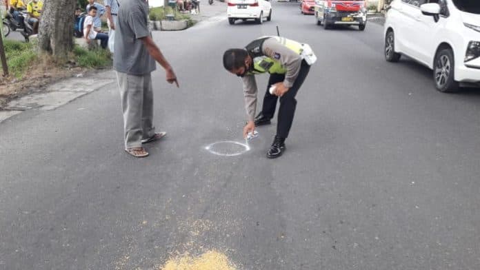 pensiunan_tni_meninggal_dunia_pasca_ditabrak_minibus_di_jalan_sangnaualuh_siantar