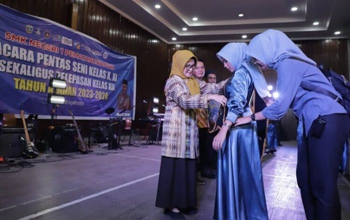 pentas_seni_smkn_1_wali_kota_siantar_sampaikan_momen_masa_sekolahnya