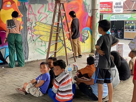 penuh_warna_seniman_lokal_hingga_mancanegara_berekspresi_di_flyover_amplas