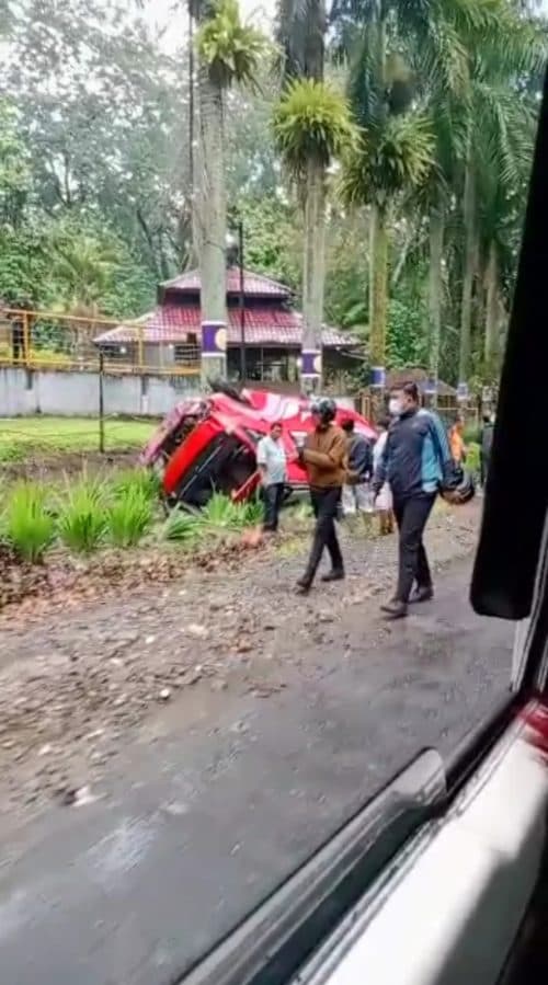 penumpang_bus_yang_terguling_sudah_pulang_dari_rs_adam_malik