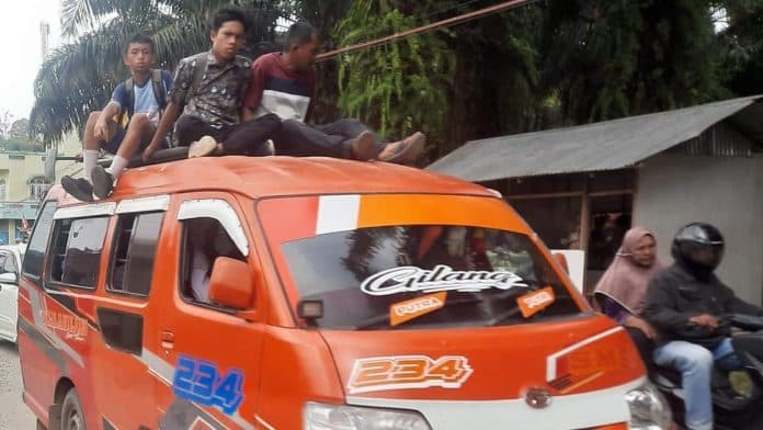penumpang_jatuh_dari_atap_dan_meninggal_dishub_simalungun_belum_ada_laporan_dari_satlantas