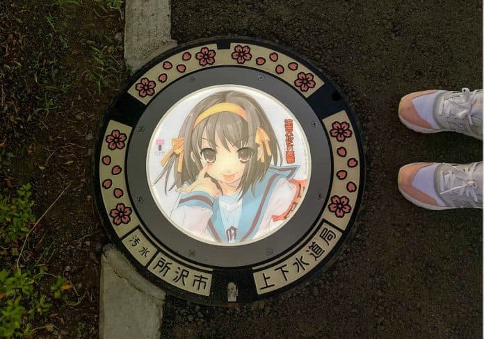 penutup_lubang_got_bergambar_anime_berkilau_di_jalanan_jepang