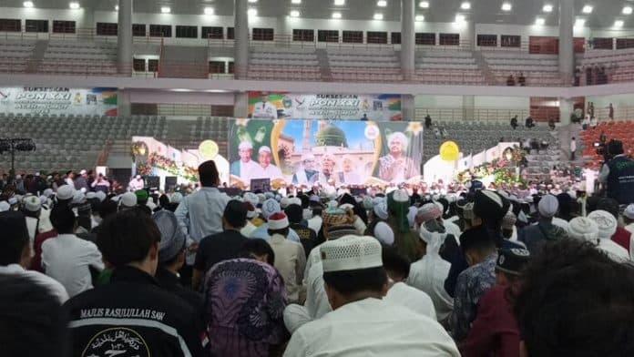 penutupan_maulid_arbain_hikmat_lantunan_sholawat_menggema_di_gedung_serbaguna_pemprovsu