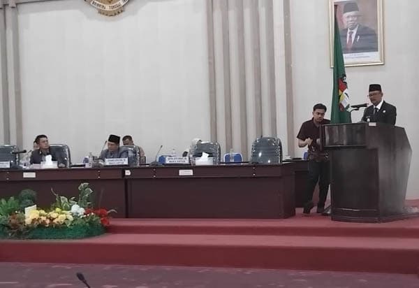 penyampaian_nota_pengantar_lkpj_2023_bupati_simalungun_harapkan_masukan_dari_pansus