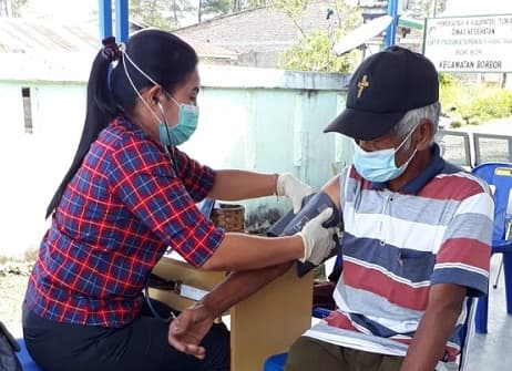 penyuntikan_vaksin_dosis_2_bagi_lansia_berlanjut_di_puskesmas_borbor_toba