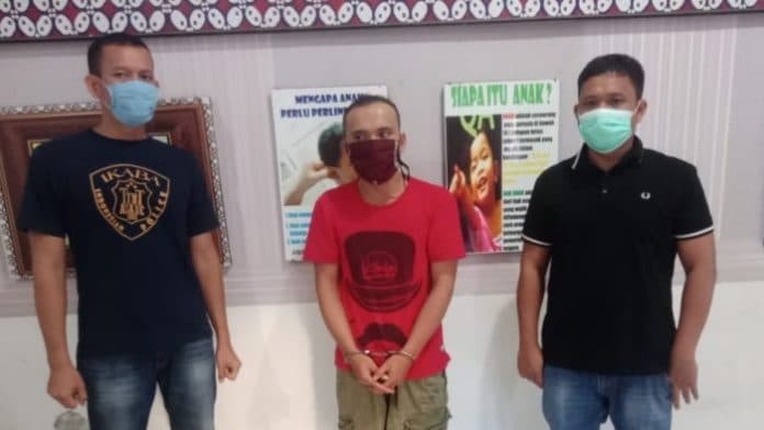 perampok_sadis_di_jalan_ring_road_siantar_diserahkan_keluarga_ke_polisi