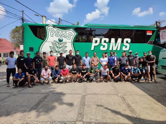 perantau_asal_medan_ajak_skuat_psms_makan_siang_di_palembang