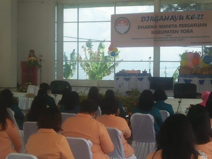 perayaan_hut_ke_22_dwp_toba_pendeta_istri_harus_bisa_jadi_permata_bagi_suami