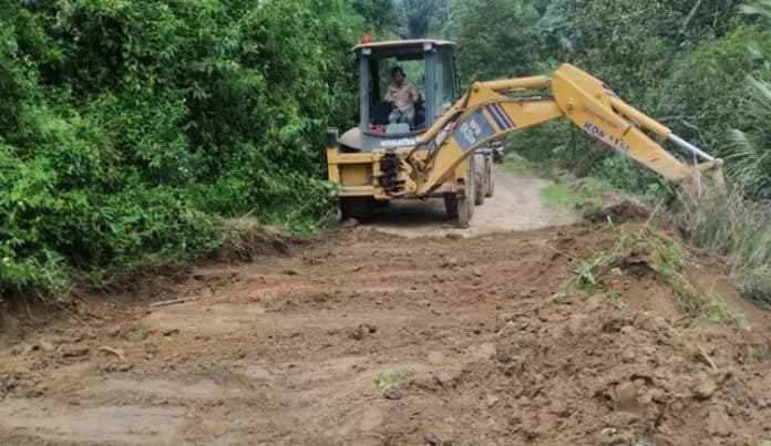 perbaikan_2_titik_jalan_amblas_dan_putus_total_di_tanah_pinem_dairi_terpaksa_dialihkan