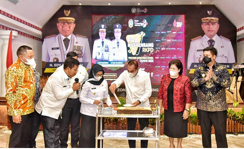 perbaikan_jalan_bakal_tingkatkan_konektivitas_antar_wilayah_di_danau_toba