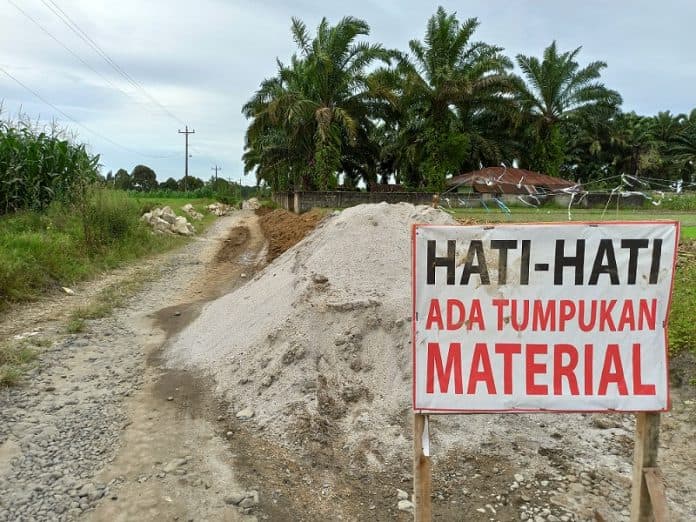 perbaikan_jalan_ke_maniksilau_capai_rp1_miliar