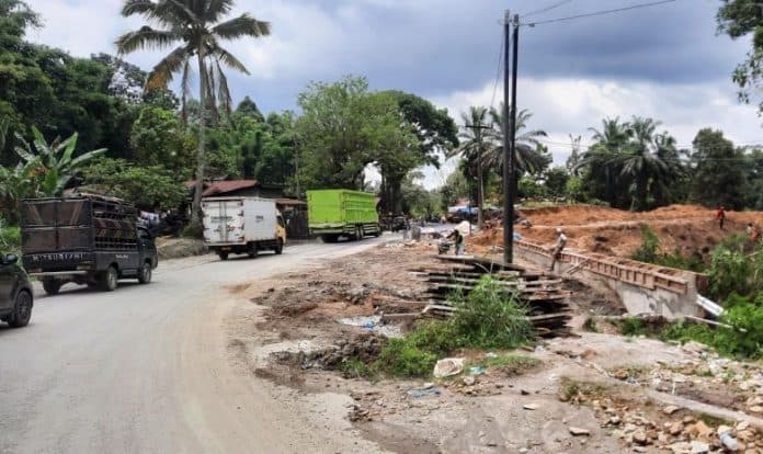 perbaikan_jalan_siantar_parapat_dikebut_jelang_pon_xxi_aceh_sumut