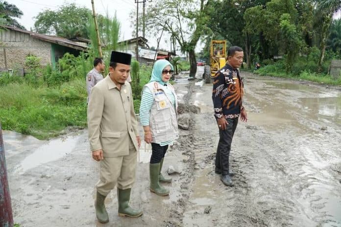 perbaiki_jalan_rusak_wabup_labuhanbatu_ajak_pengusaha_kerja_sama