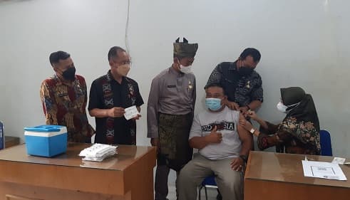 percepat_herd_immunity_pedagang_pasar_petisah_kembali_divaksin
