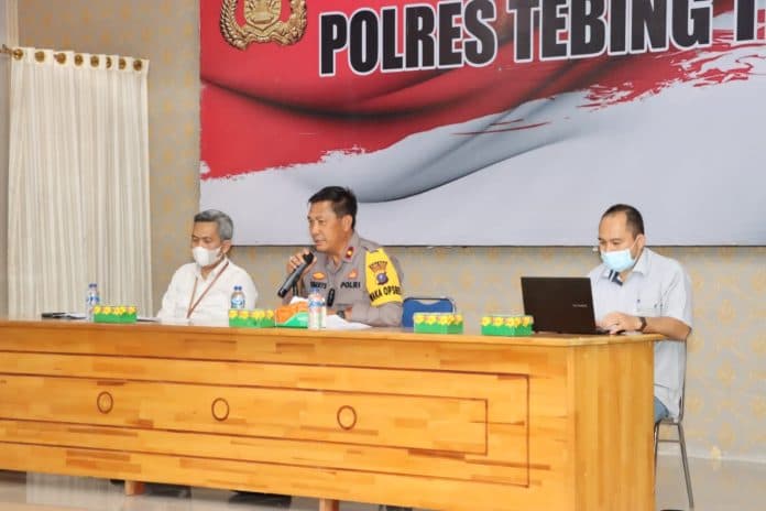 percepat_vaksinasi_wakapolres_tebing_tinggi_pimpin_rakor
