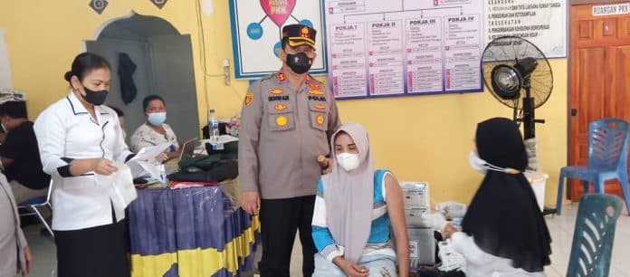 percepatan_vaksinasi_kapolres_batu_bara_cek_langsung_ke_masyarakat