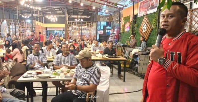 perdana_di_dairi_caleg_dprd_sumut_dapil_xi_gelar_nobar_debat_capres_cawapres