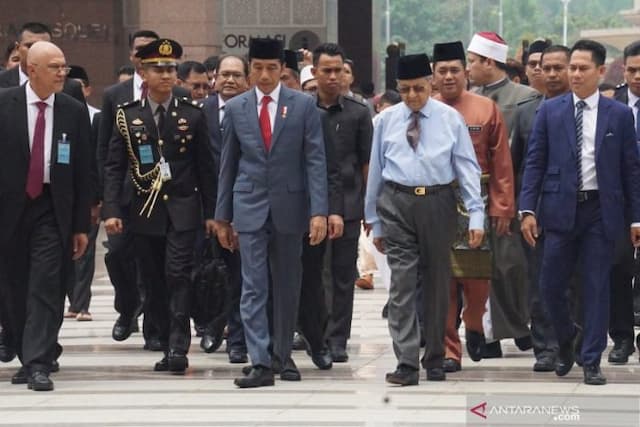 perdana_menteri_mahathir_hadiri_pelantikan_jokowi