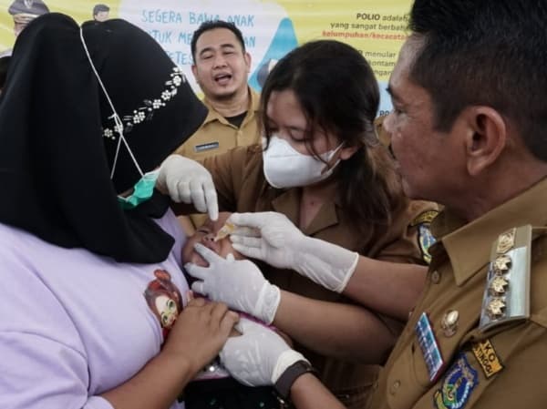perdana_pemberian_imunisasi_polio_ini_pesan_pj_wali_kota_tebing_tinggi