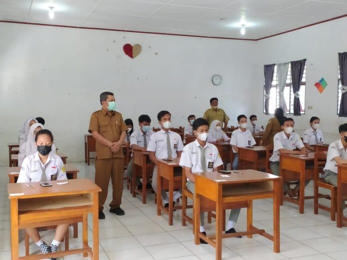 perdana_smk_negeri_1_siantar_gelar_ujian_akhir_sekolah_berbasis_cbt