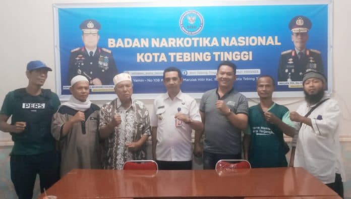 peredaran_narkoba_marak_massa_datangi_kantor_bnn_tebing_tinggi