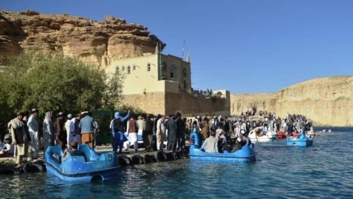 perempuan_afghanistan_tak_boleh_kunjungi_taman_nasional_gegara_jilbab