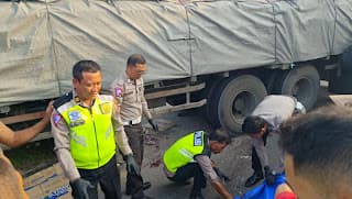 perempuan_asal_pantai_cermin_dilindas_truk_di_tanjung_morawa