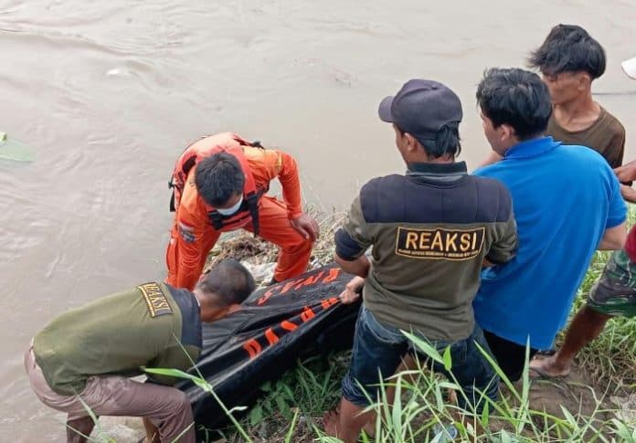 perempuan_hanyut_di_karang_berombak_ditemukan_tewas_di_medan_labuhan