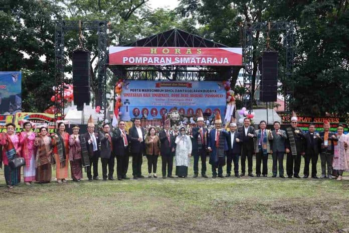 pererat_tali_kekeluargaan_dr_susanti_hadiri_marsombuh_sihol_punguan_ompu_simataraja_raja_simarmata_dohot_boruna