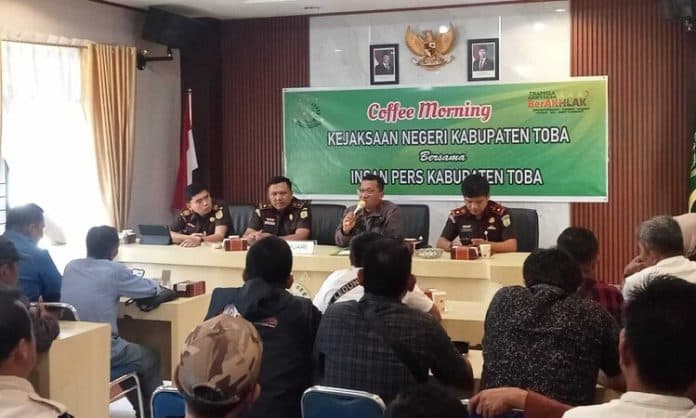 pergantian_nama_kejari_toba_diharapkan_meningkatkan_sinergitas_wartawan_hasilkan_produk_jurnalis_yang_faktual