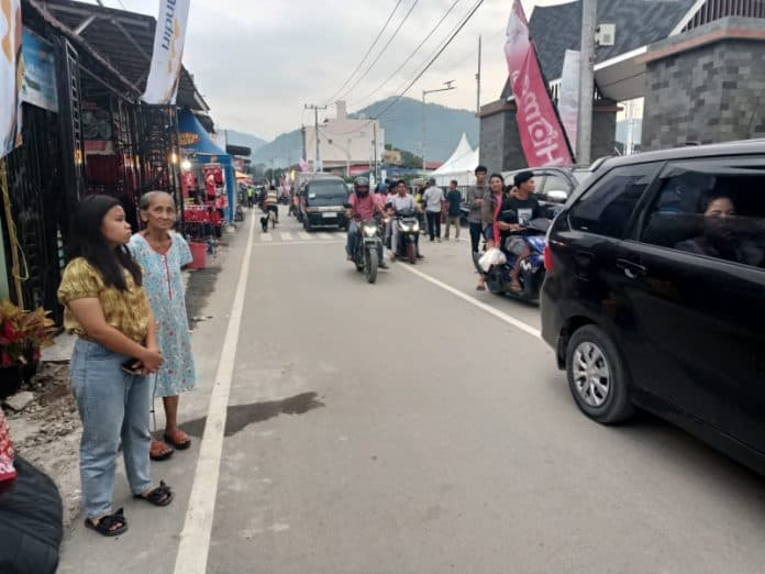 perhelatan_f1h2o_dongkrak_perekonomian_masyarakat_di_sekitar_pelabuhan_muliaraja_balige