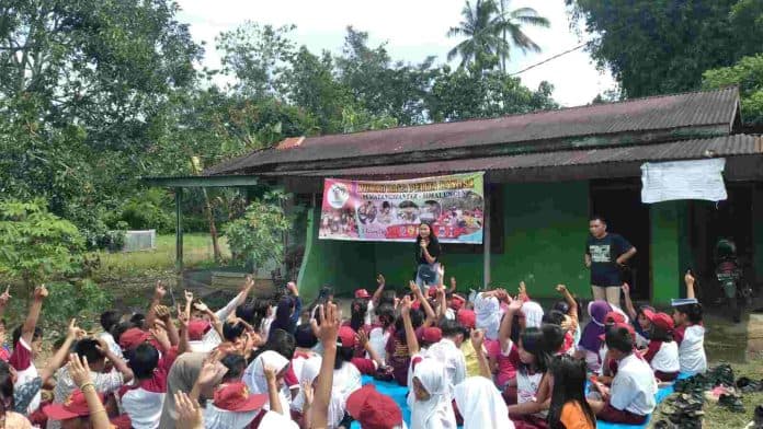 peringatan_hari_anak_di_rumah_baca_pelita_bangsa_108_siswa_sd_ikuti_lomba_mewarnai