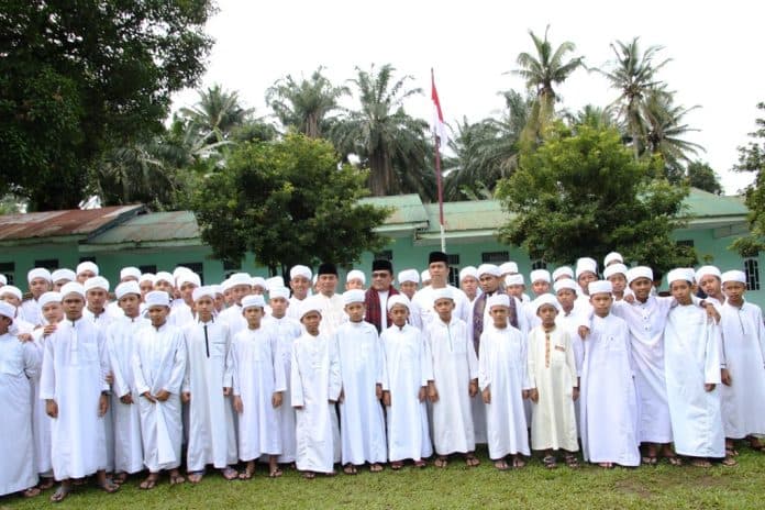 peringatan_hari_santri_di_pondok_sayurjadikan_pesantren_laboratorium_perdamaian_dunia