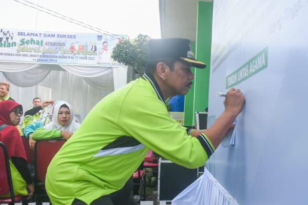 peringati_hab_ke_77_pj_wali_kota_tebing_tinggi_tanda_tangani_deklarasi_damai_umat_beragama