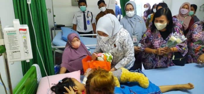peringati_hari_anak_nasional_istri_gubsu_beri_semangat_pasien_kanker_anak
