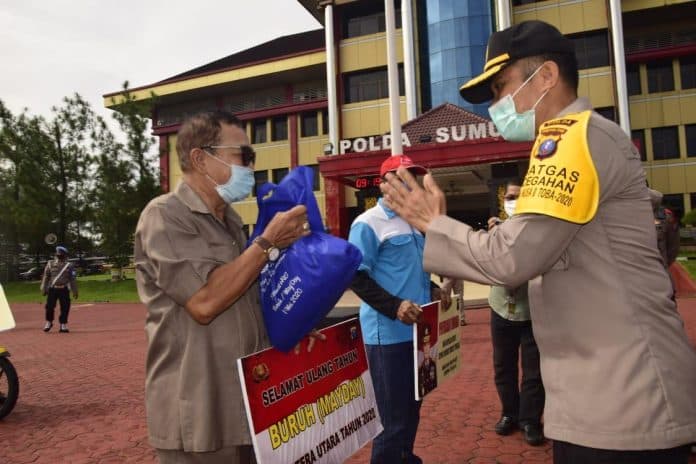 peringati_hari_buruh_polda_sumut_dan_kodam_ibb_bagi_5000_paket_sembako