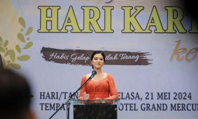 peringati_hari_kartini_tp_pkk_kota_medan_gelar_fashion_show_kebaya