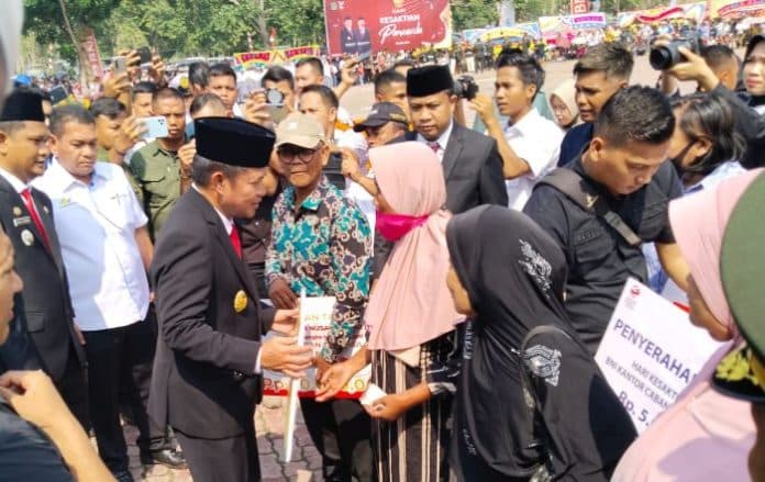 peringati_hari_kesaktian_pancasila_pj_gubernur_hassanudin_berikan_tali_asih_ke_keluarga_letda_sujono