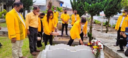 peringati_hari_pahlawan_dpd_golkar_dairi_ziarah_nasional_ke_makam_pahlawan