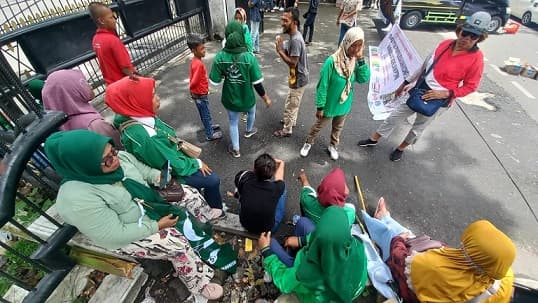 peringati_hari_tani_nasional_aliansi_reforma_agraria_gelar_aksi_di_dprd_sumut